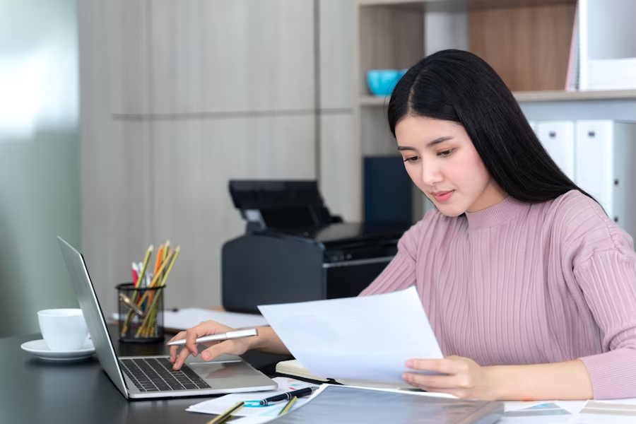 HR manager creating employee grievance policy